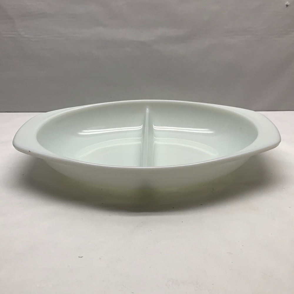 Pyrex 1083 divided 1.5 quart casserole dish glass